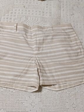 Tommy Hilfiger Beige and White Striped Bermuda Shorts Sz.6